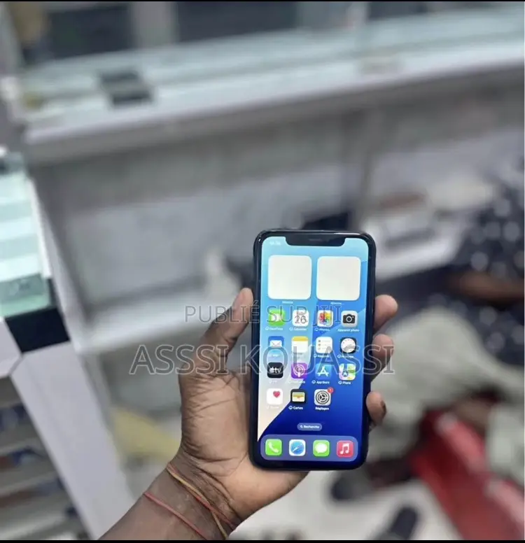 Nouveau Apple iPhone XR 64 GB Noir