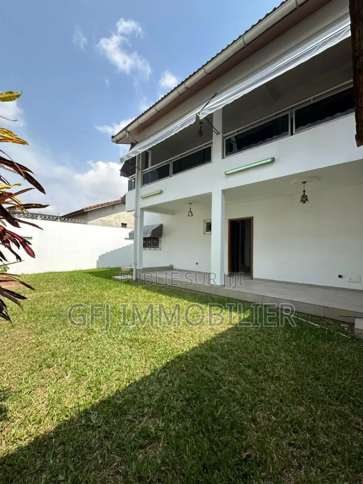 5chbre Duplex dans Francis Gweh, Cocody à Louer