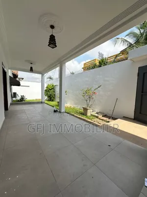 5chbre Duplex dans Francis Gweh, Cocody à Louer