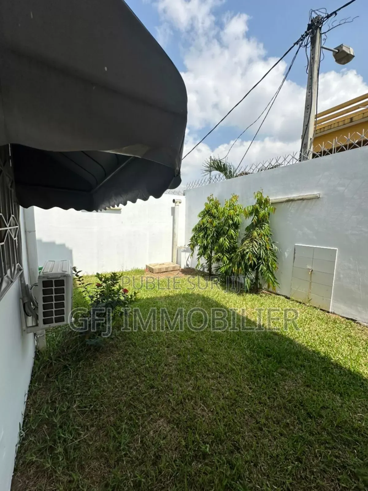 5chbre Duplex dans Francis Gweh, Cocody à Louer