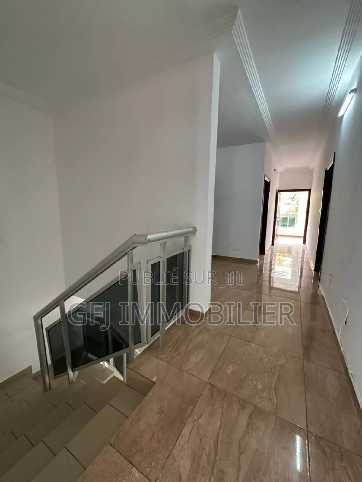 5chbre Duplex dans Francis Gweh, Cocody à Louer