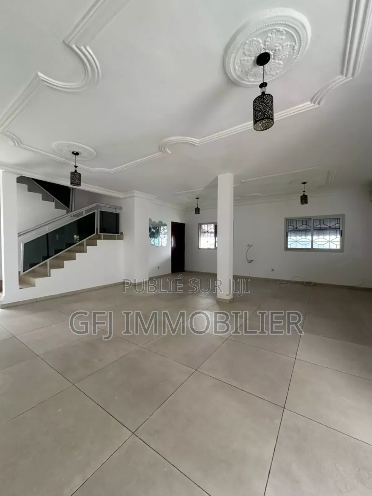 5chbre Duplex dans Francis Gweh, Cocody à Louer