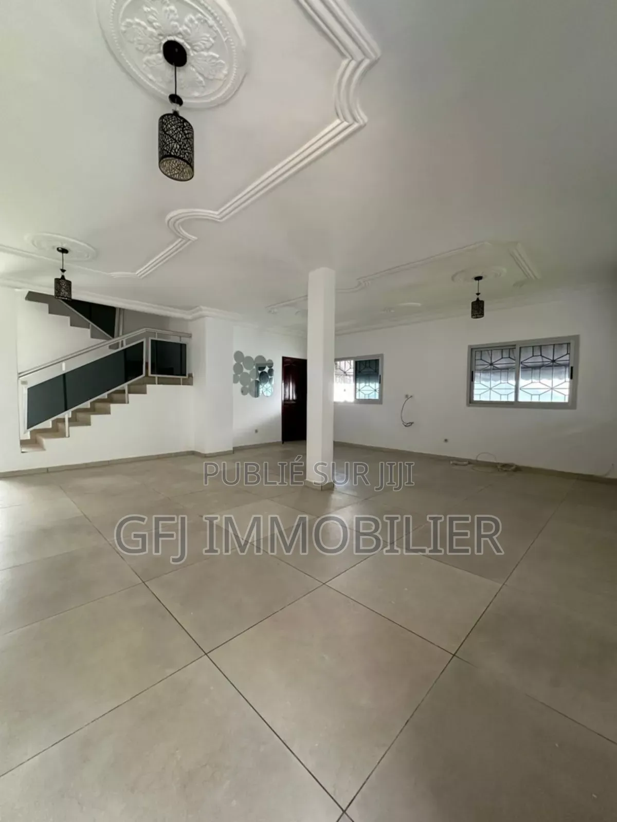 5chbre Duplex dans Francis Gweh, Cocody à Louer