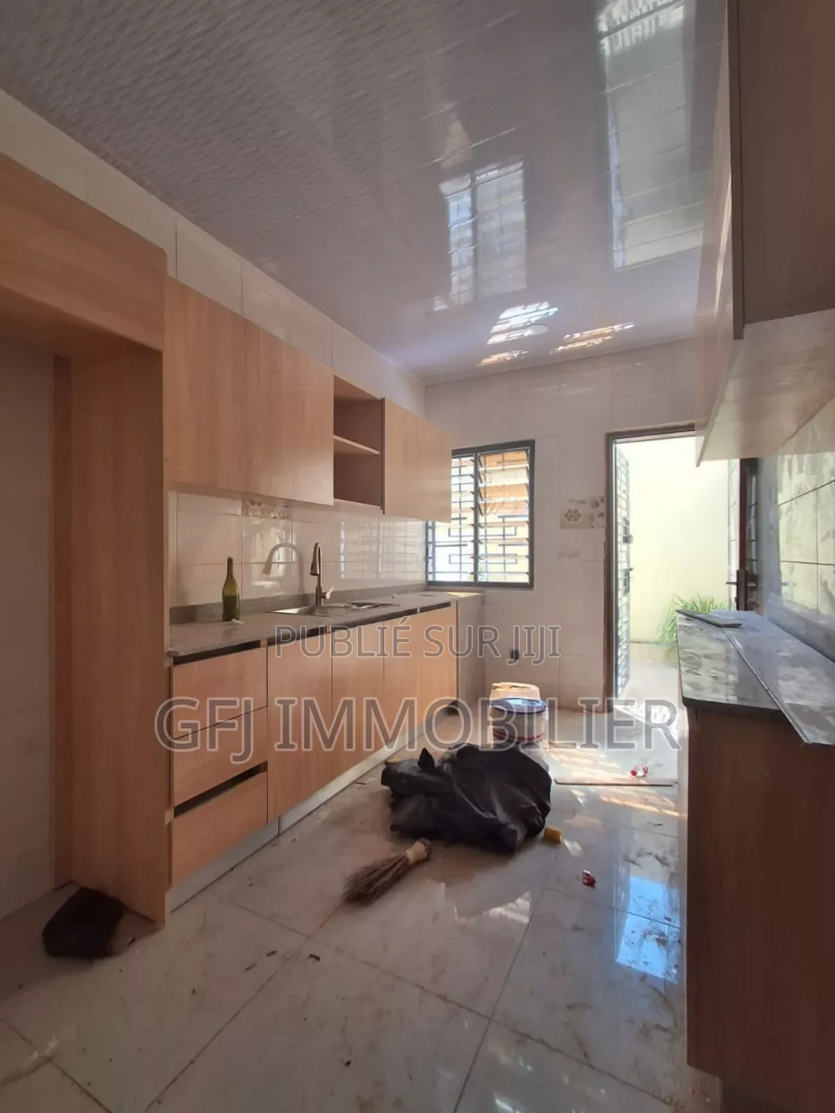 3chbre Villa dans Francis Gweh, Cocody à Vendre