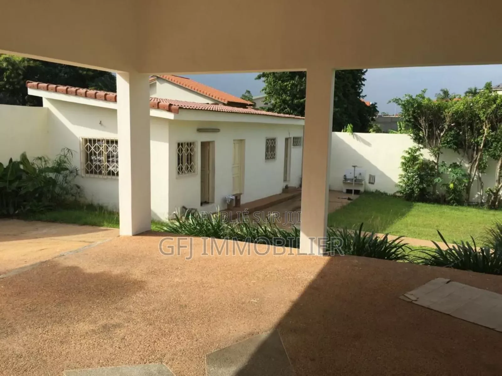 5chbre Duplex dans Francis Gweh, Cocody à Louer