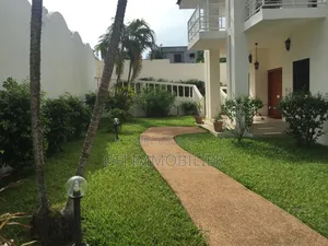 5chbre Duplex dans Francis Gweh, Cocody à Louer