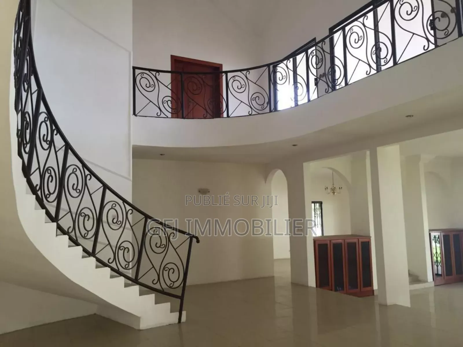 5chbre Duplex dans Francis Gweh, Cocody à Louer