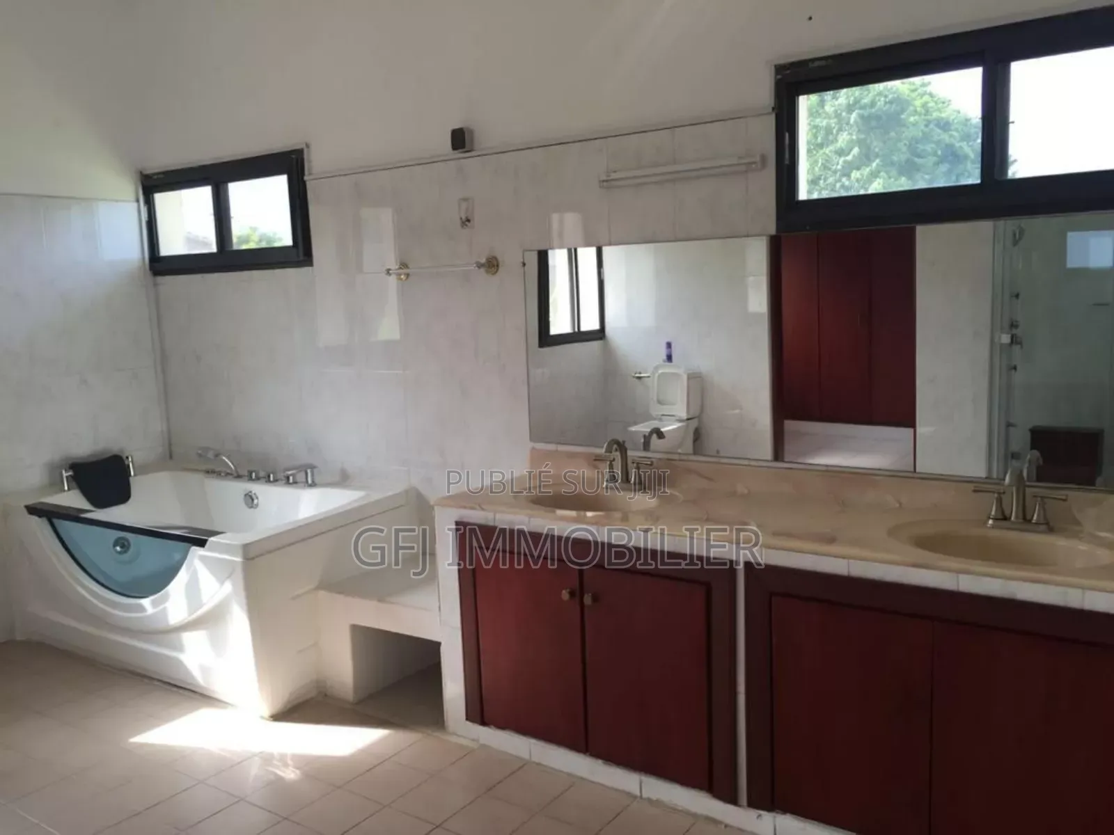 5chbre Duplex dans Francis Gweh, Cocody à Louer