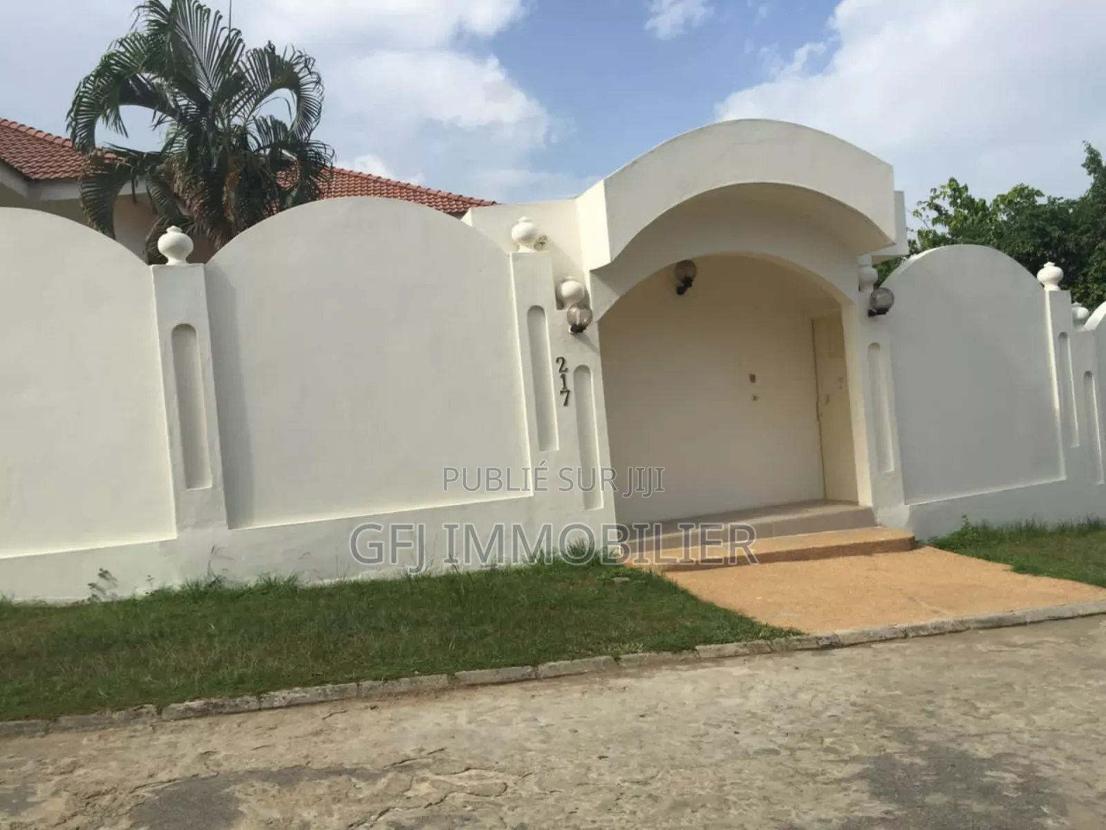 5chbre Duplex dans Francis Gweh, Cocody à Louer