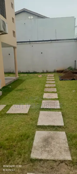 4chbre Duplex dans Francis Gweh, Cocody à Louer