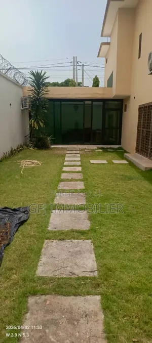 4chbre Duplex dans Francis Gweh, Cocody à Louer