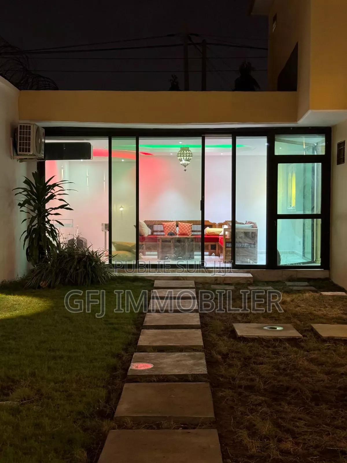 4chbre Duplex dans Francis Gweh, Cocody à Louer