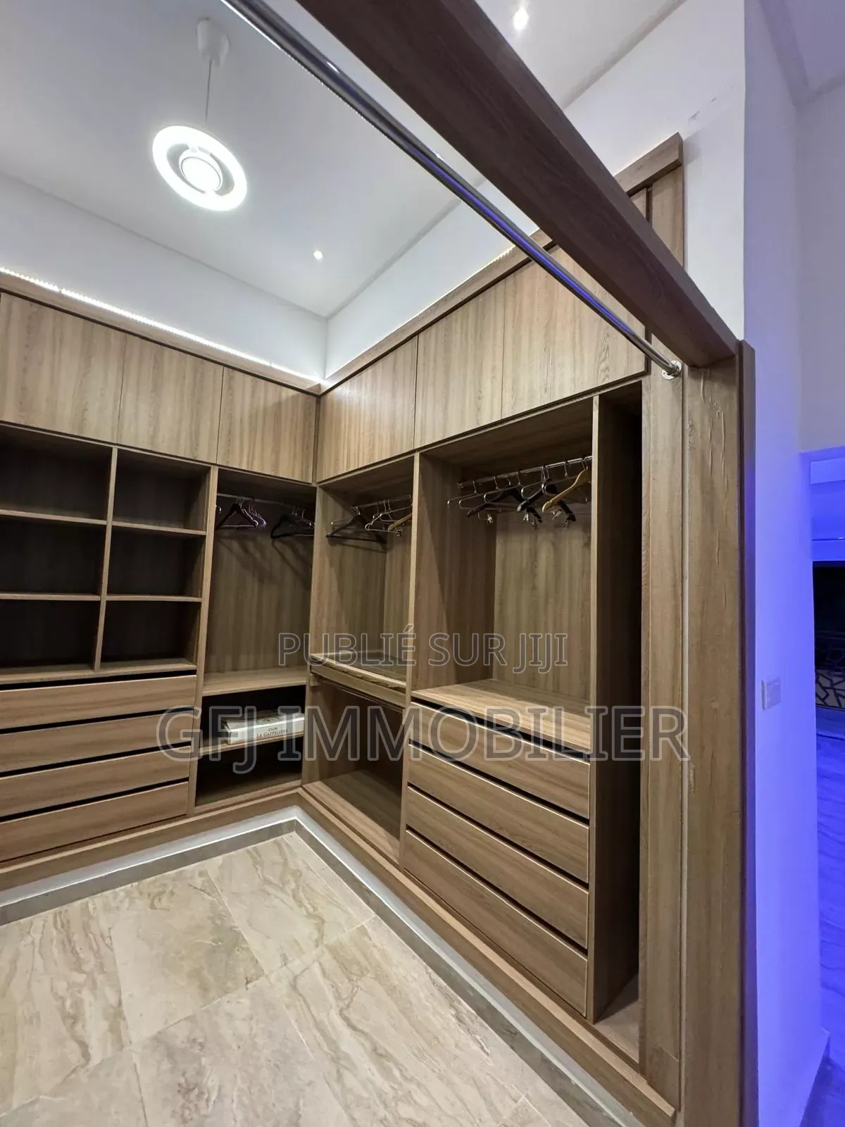 4chbre Duplex dans Francis Gweh, Cocody à Louer