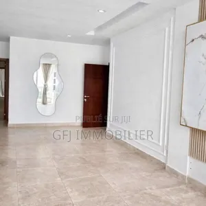 3chbre Appartement dans Francis Gweh, Cocody à Louer