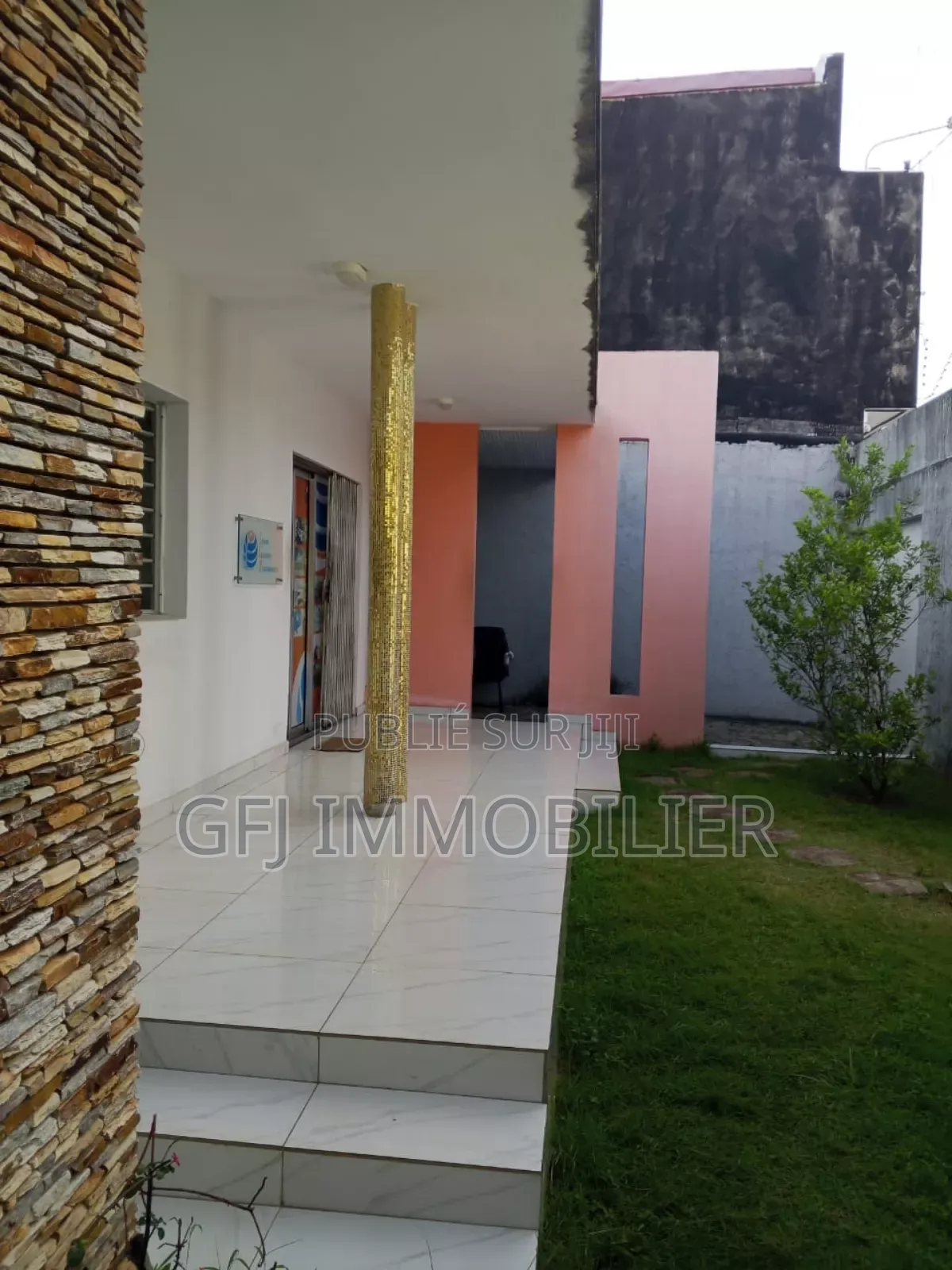 3chbre Duplex dans Francis Gweh, Cocody à Louer