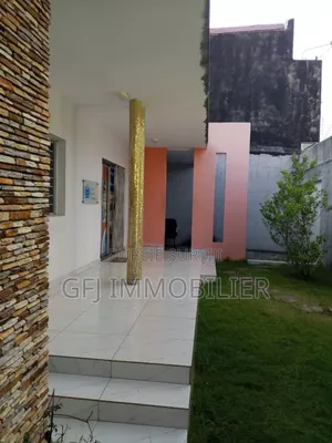 3chbre Duplex dans Francis Gweh, Cocody à Louer