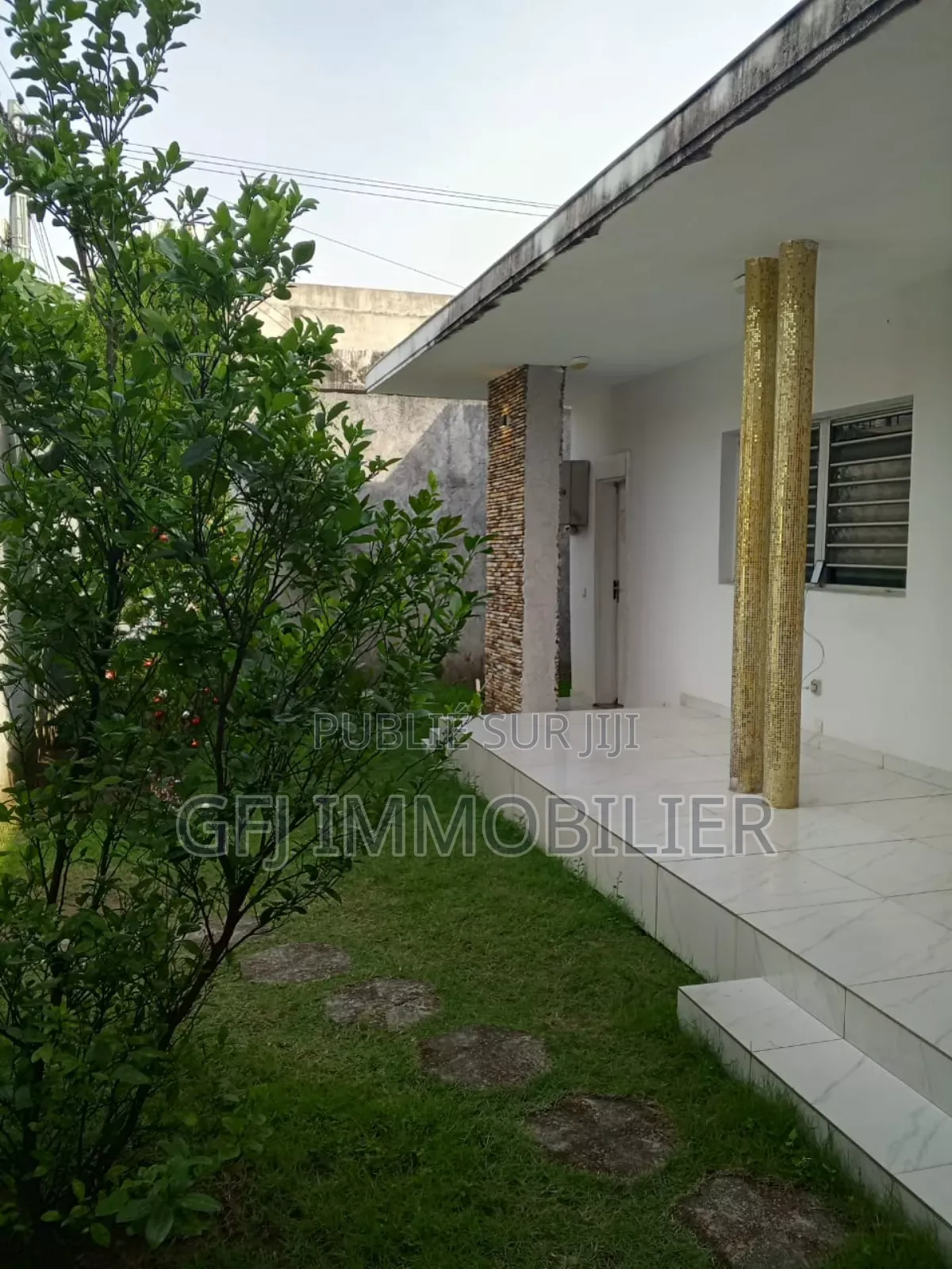 3chbre Duplex dans Francis Gweh, Cocody à Louer