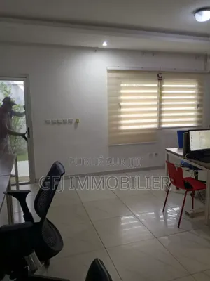 3chbre Duplex dans Francis Gweh, Cocody à Louer