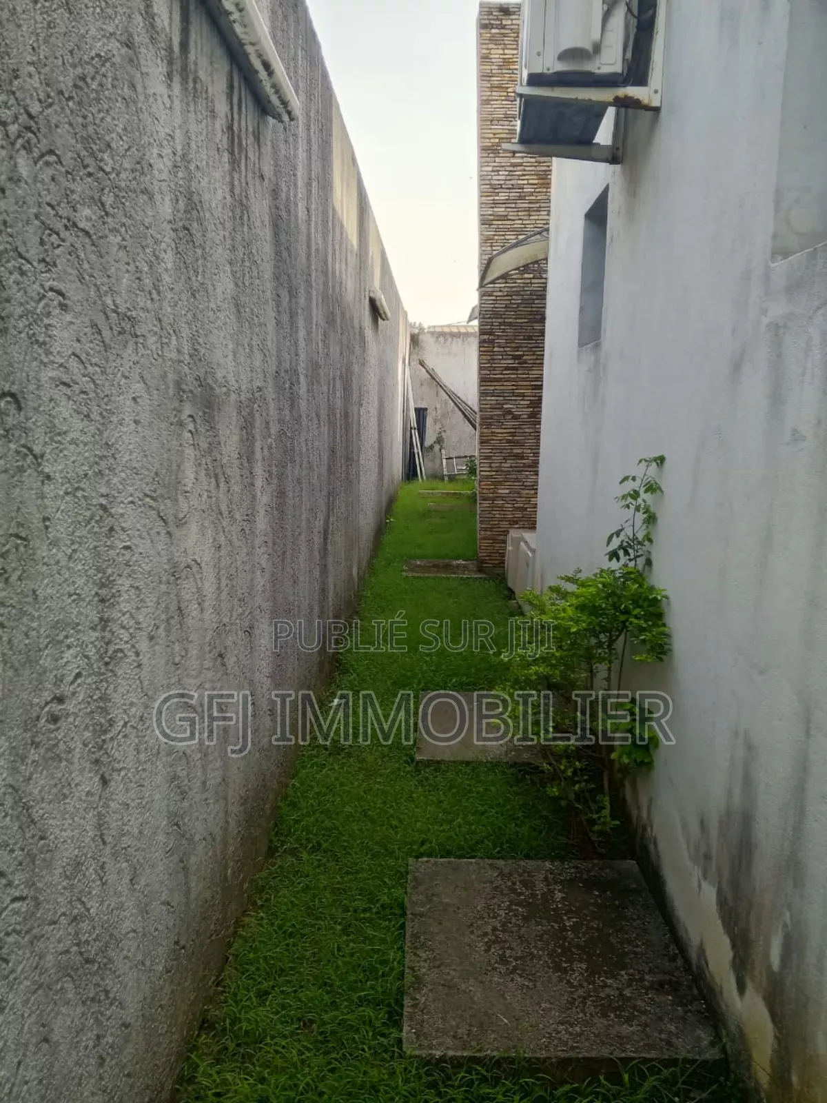 3chbre Duplex dans Francis Gweh, Cocody à Louer