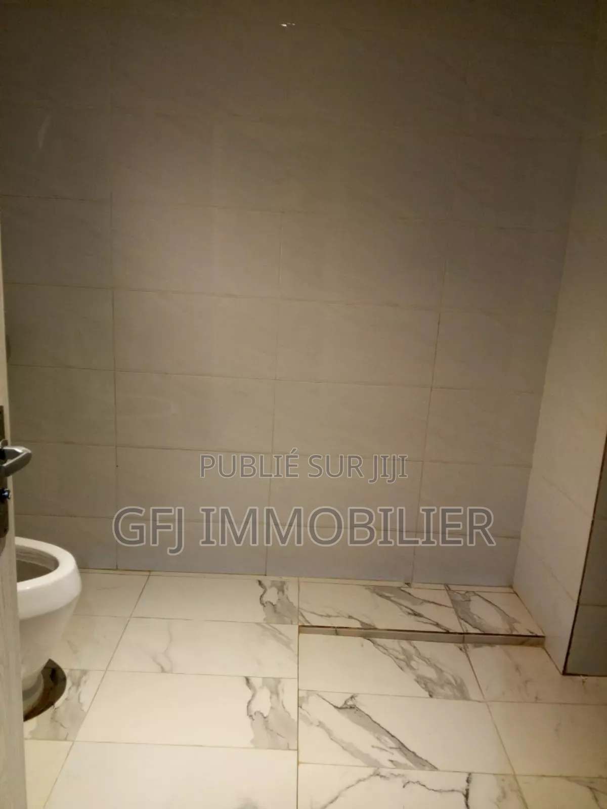 3chbre Duplex dans Francis Gweh, Cocody à Louer