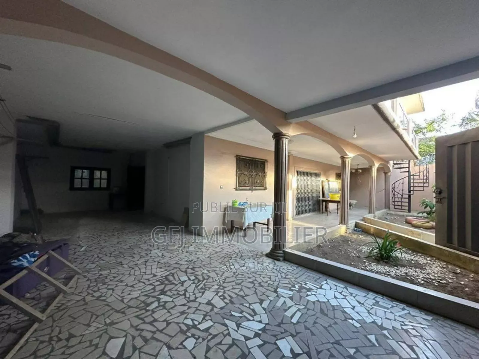 5chbre Maison dans Francis Gweh, Cocody à Louer