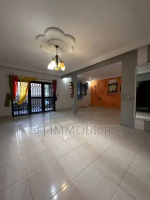 5chbre Maison dans Francis Gweh, Cocody à Louer