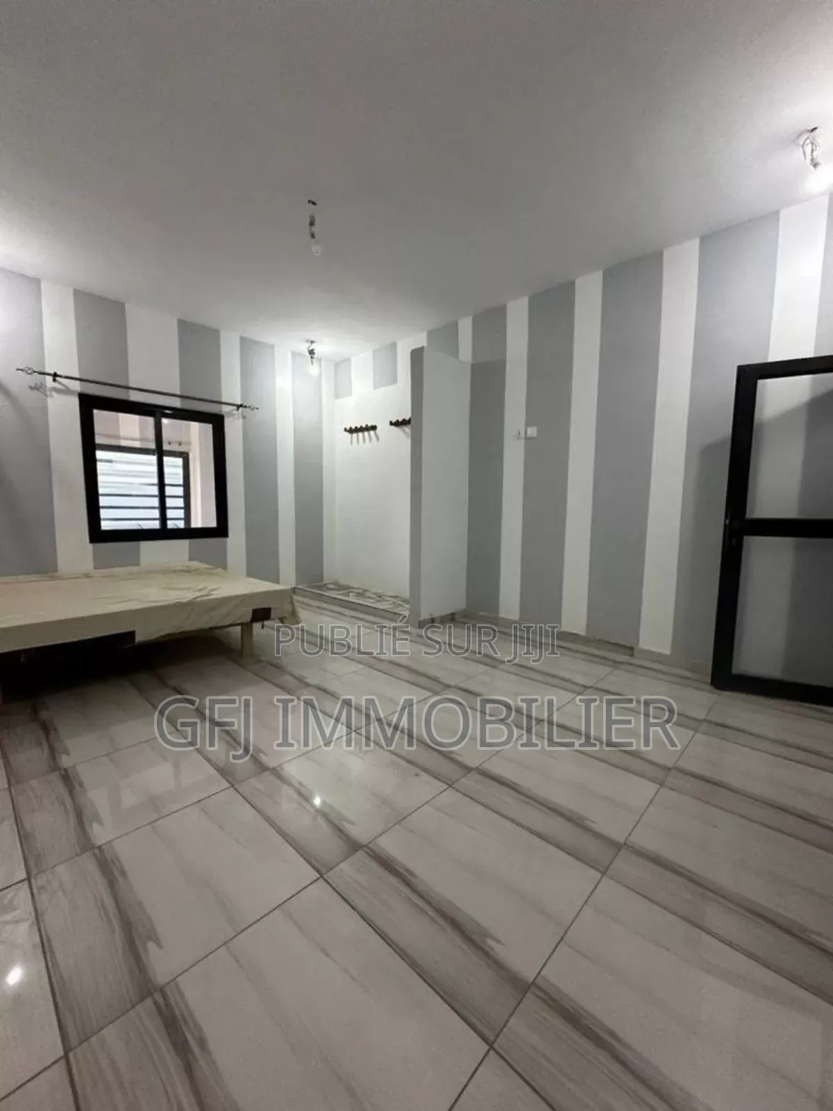 5chbre Maison dans Francis Gweh, Cocody à Louer