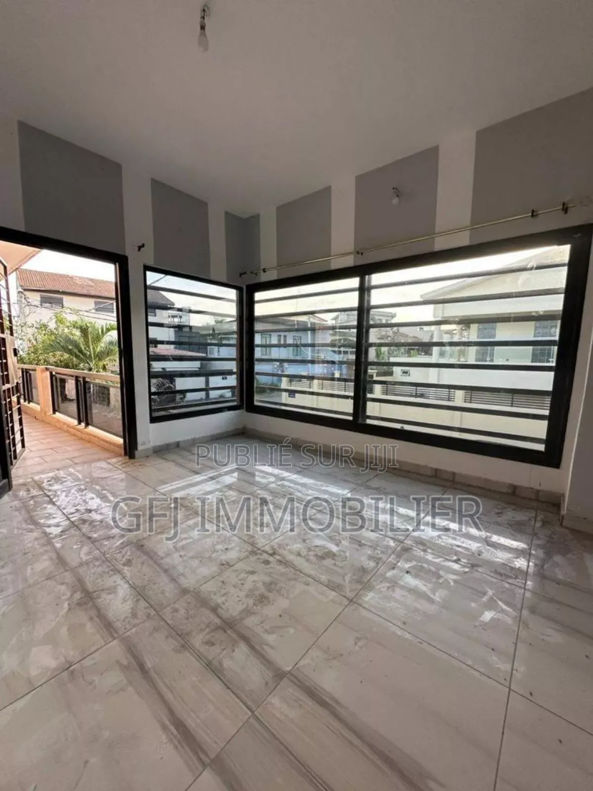 5chbre Maison dans Francis Gweh, Cocody à Louer