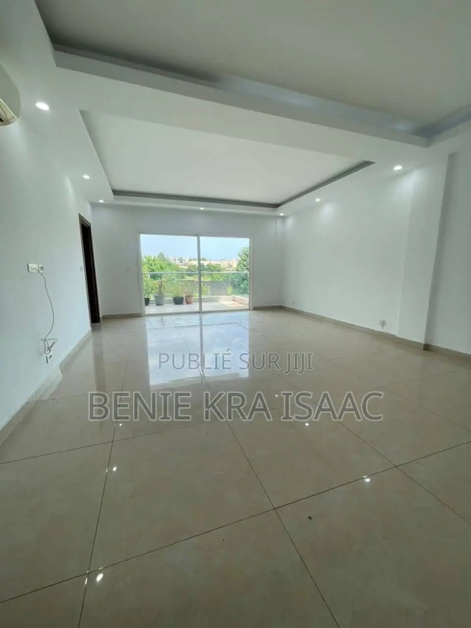 3chbre Appartement dans Benie Kra Isaac, Cocody à Louer