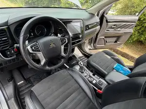 Mitsubishi Outlander 2.0 PHEV AWD 2020 Gris