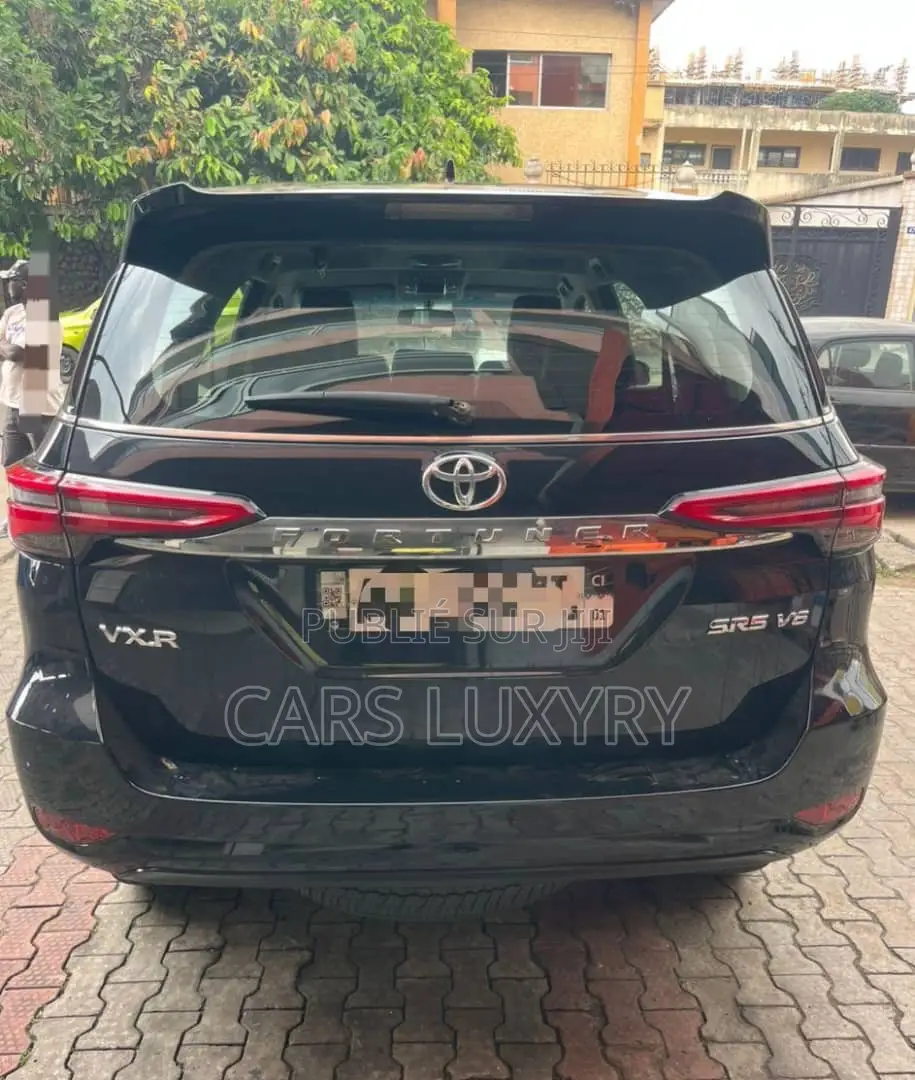 Toyota Fortuner 2025 Noir