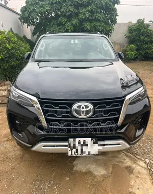 Toyota Fortuner 2025 Noir