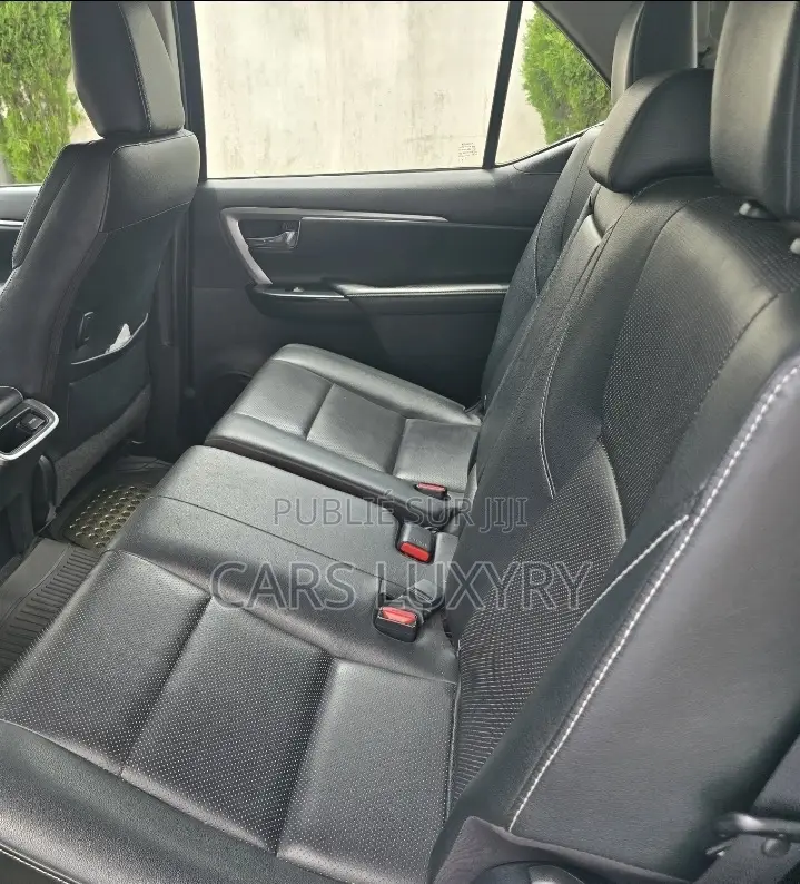 Toyota Fortuner 2025 Noir