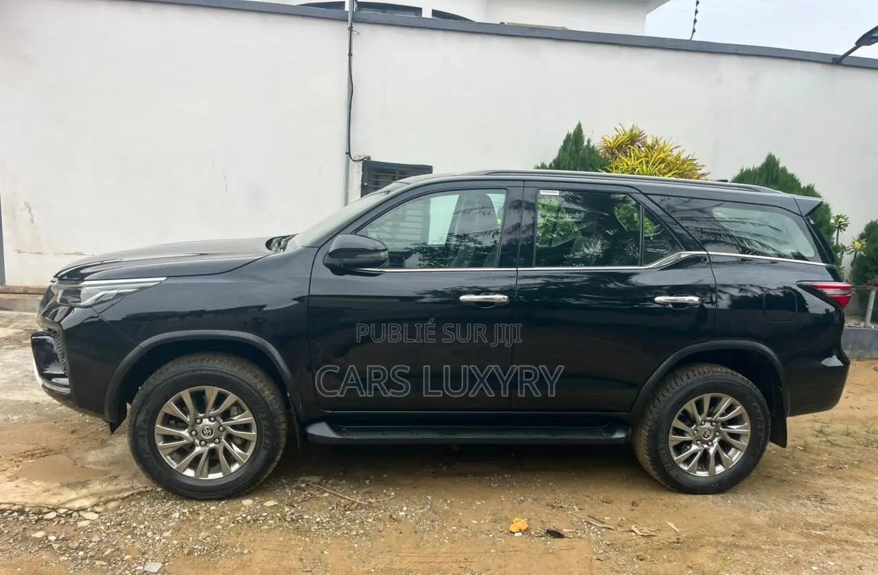 Toyota Fortuner 2025 Noir