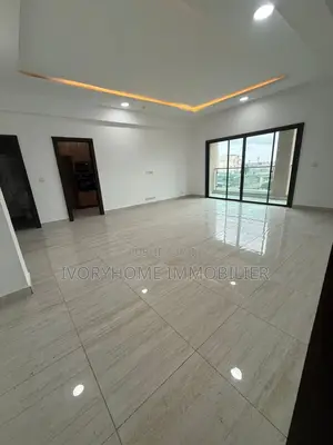 3chbre Appartement dans Cocody à Louer