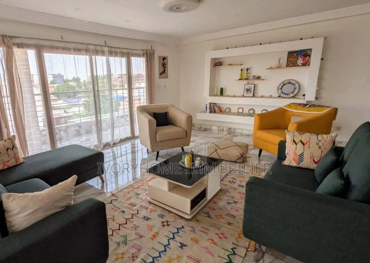 3chbre Appartement dans Cocody à Louer