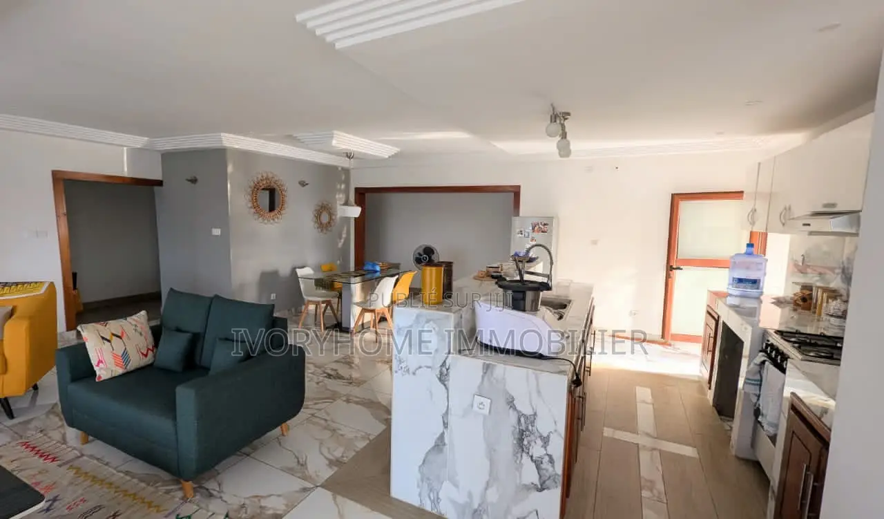 3chbre Appartement dans Cocody à Louer