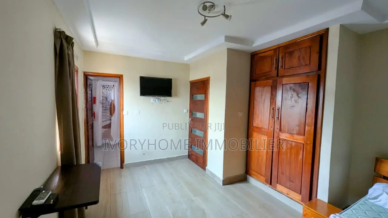 3chbre Appartement dans Cocody à Louer