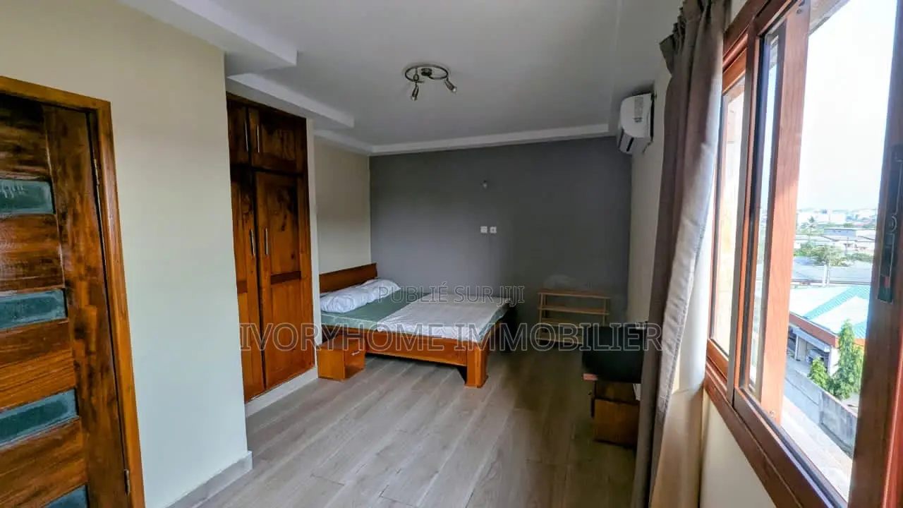 3chbre Appartement dans Cocody à Louer