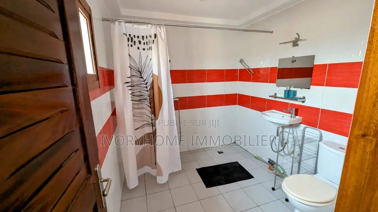 3chbre Appartement dans Cocody à Louer