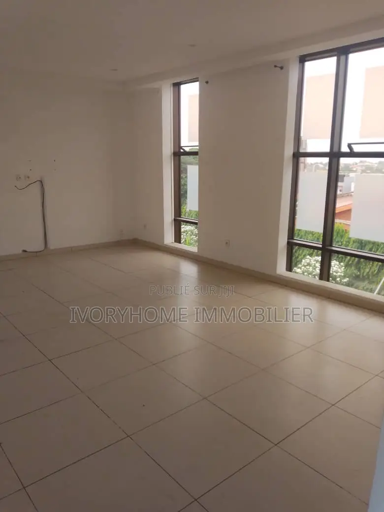 2chbre Appartement dans Cocody à Louer