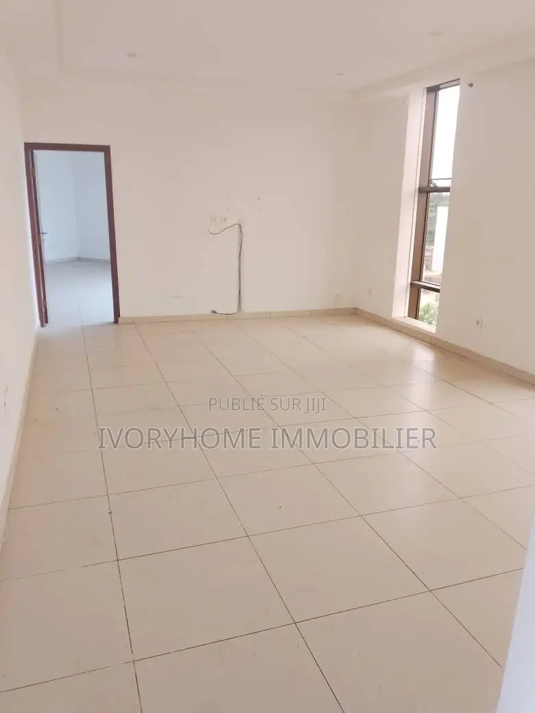 2chbre Appartement dans Cocody à Louer
