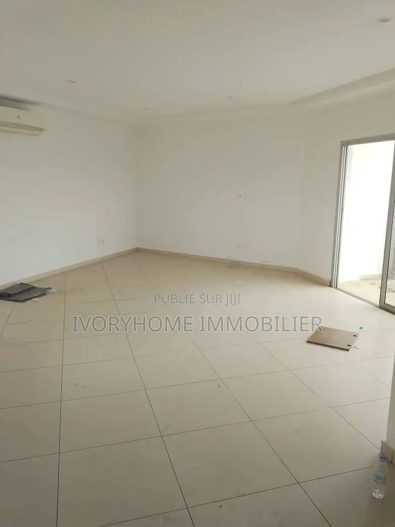 2chbre Appartement dans Cocody à Louer