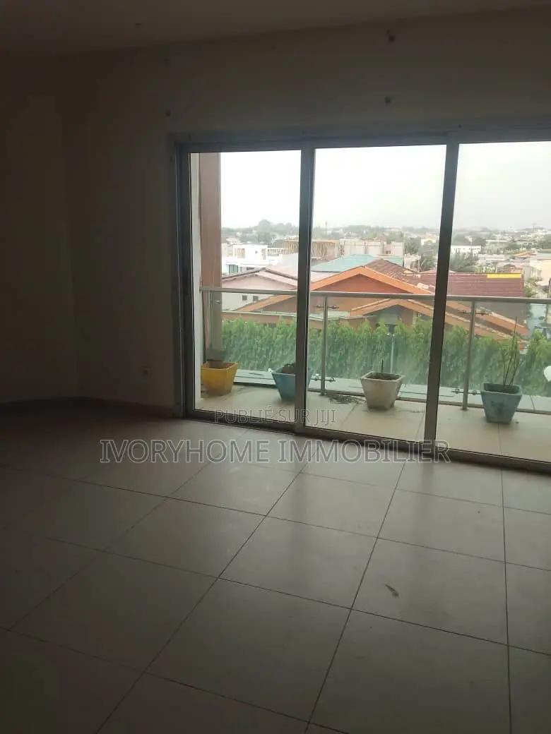 2chbre Appartement dans Cocody à Louer