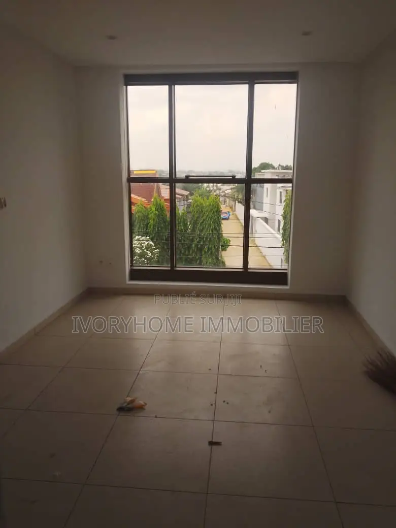 2chbre Appartement dans Cocody à Louer