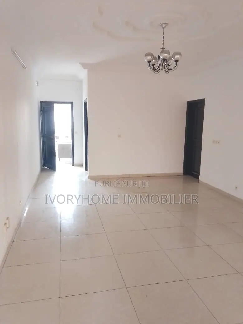 2chbre Appartement dans Cocody à Louer