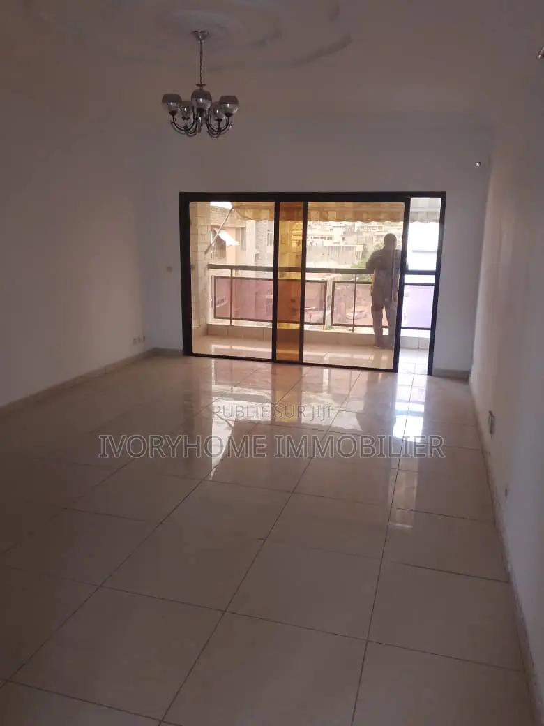 2chbre Appartement dans Cocody à Louer