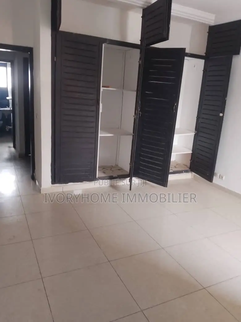 2chbre Appartement dans Cocody à Louer