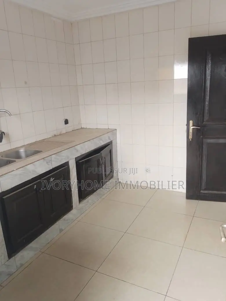 2chbre Appartement dans Cocody à Louer