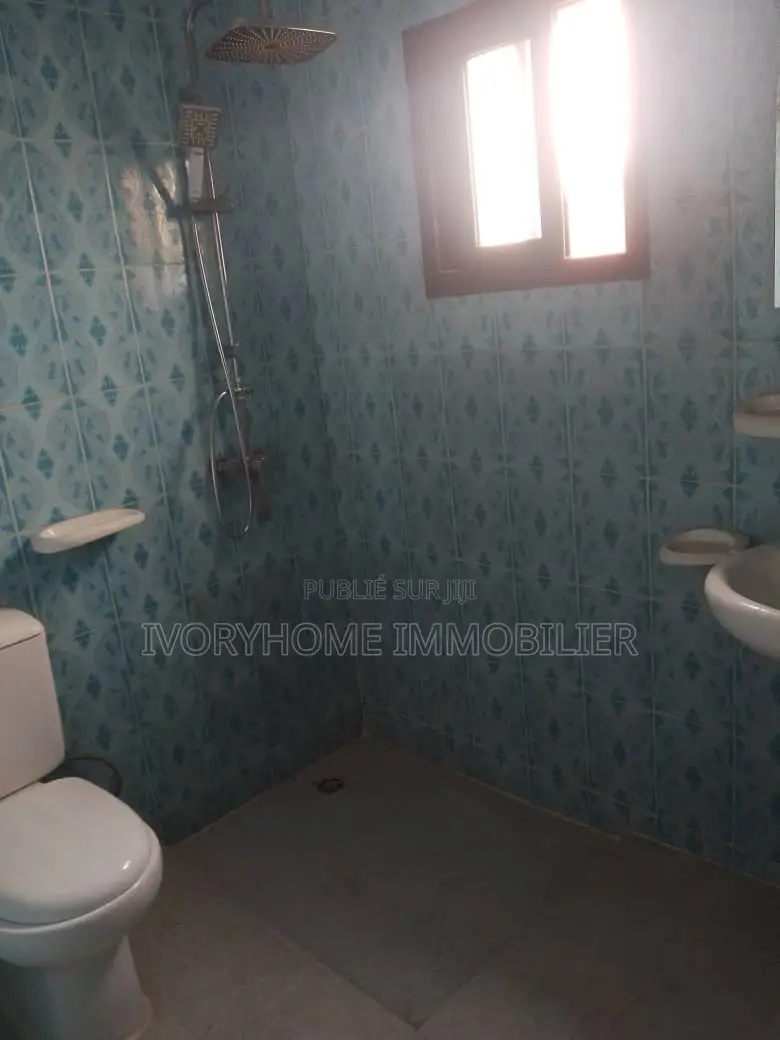 2chbre Appartement dans Cocody à Louer
